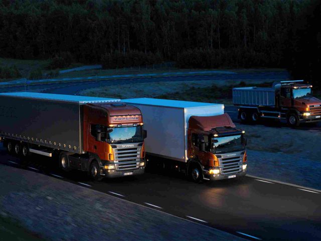 https://relyonshipping.com/wp-content/uploads/2015/09/Three-orange-Scania-trucks-640x480.jpg